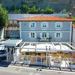 Blue Pearl Elite Apartments